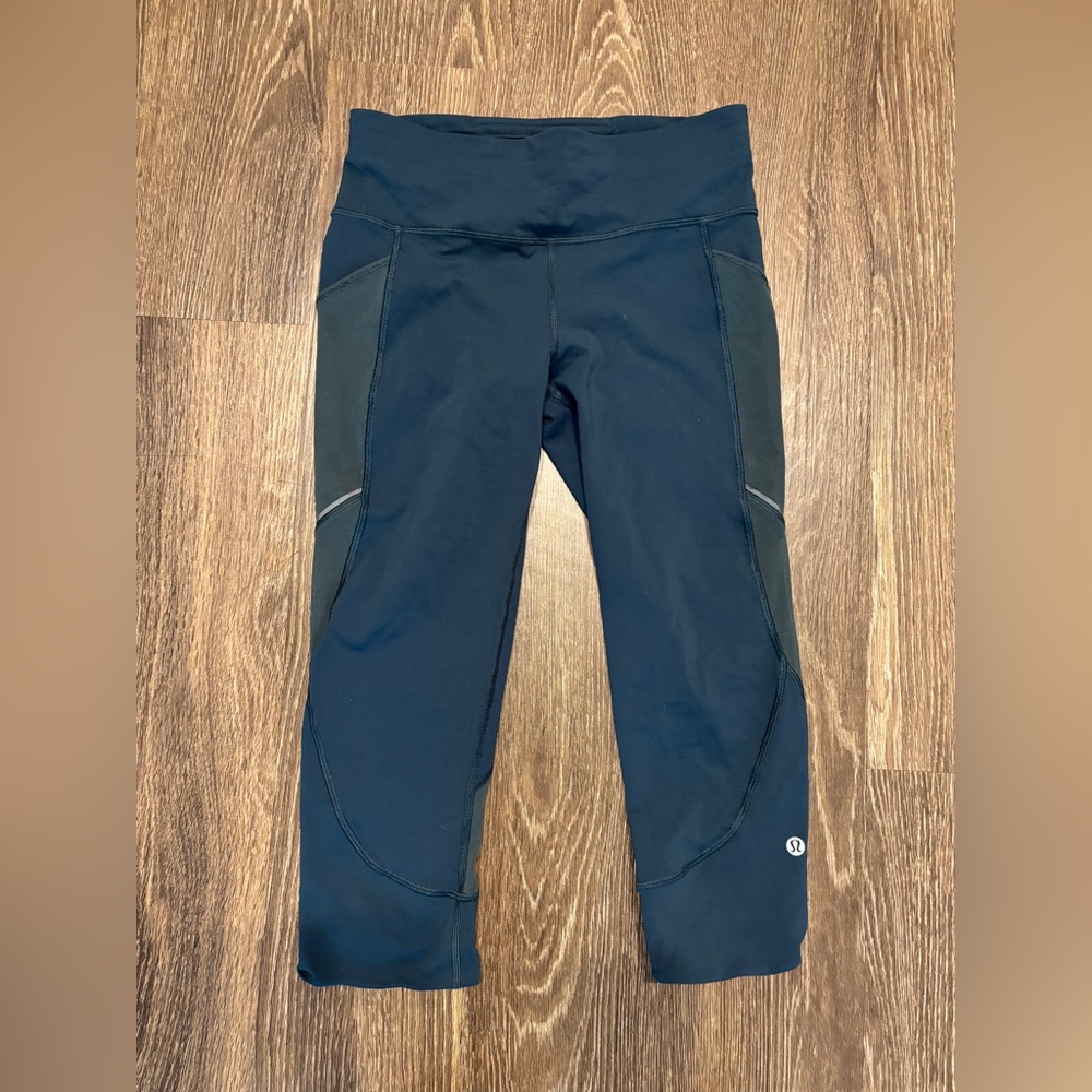 lululemon athletica dark green Cropped Leggings with Side Panels